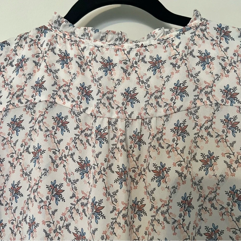 LOFT Blouse - Like New - Picture 7 of 7